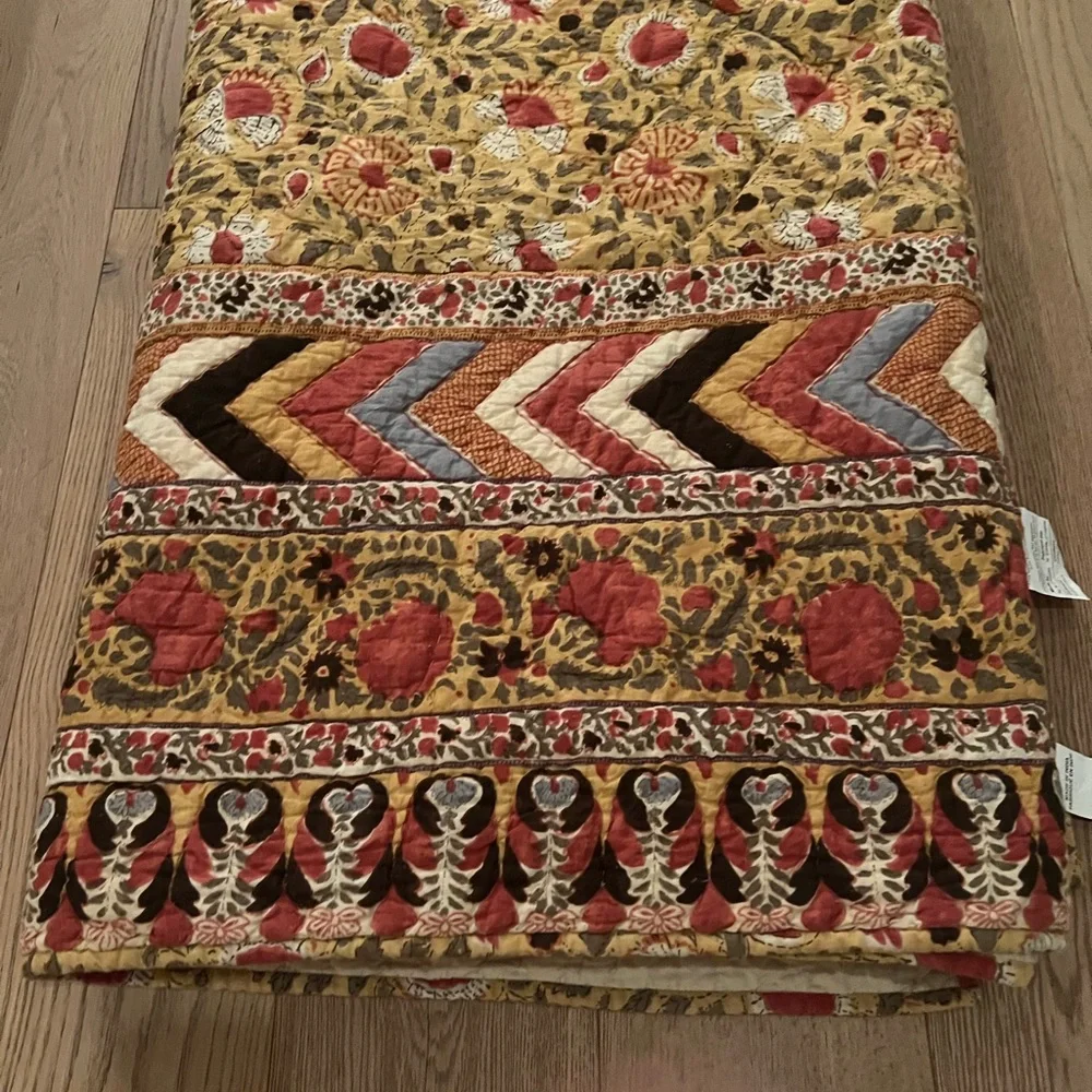Pottery Barn Vintage boho Floral and Geometric Quilt in Red and Brown VERY RARE